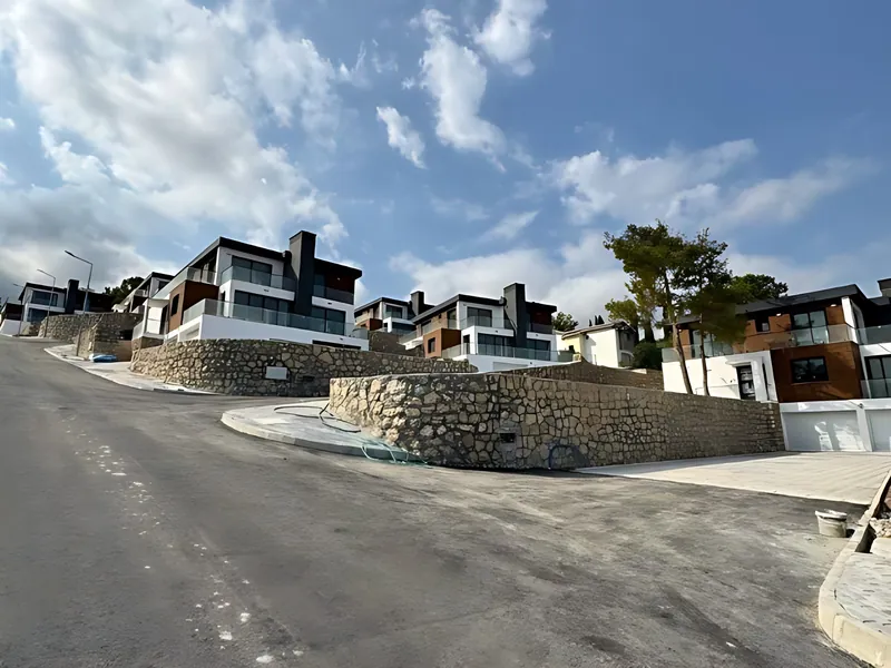 Triplex Villa for Sale in Catalkoy, Kyrenia, Çatalköy, Kyrenia